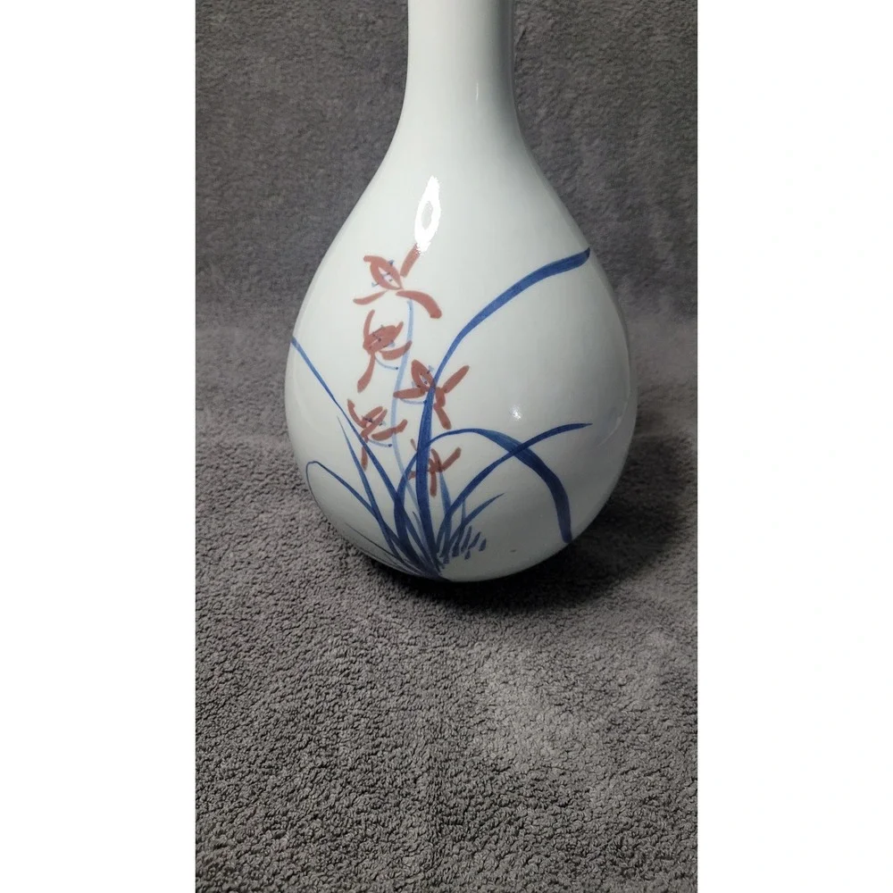 Korean White Porcelain Bud Vase Hand Painted Orchid Long Neck 15.5 Inch V8K-9L2